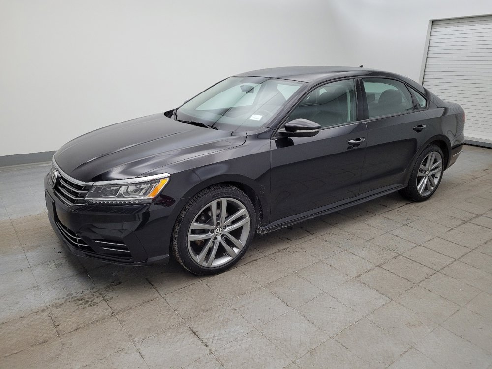 Used 2018 Volkswagen Passat 2.0T R-Line w/ R-Line Lighting Package image 2
