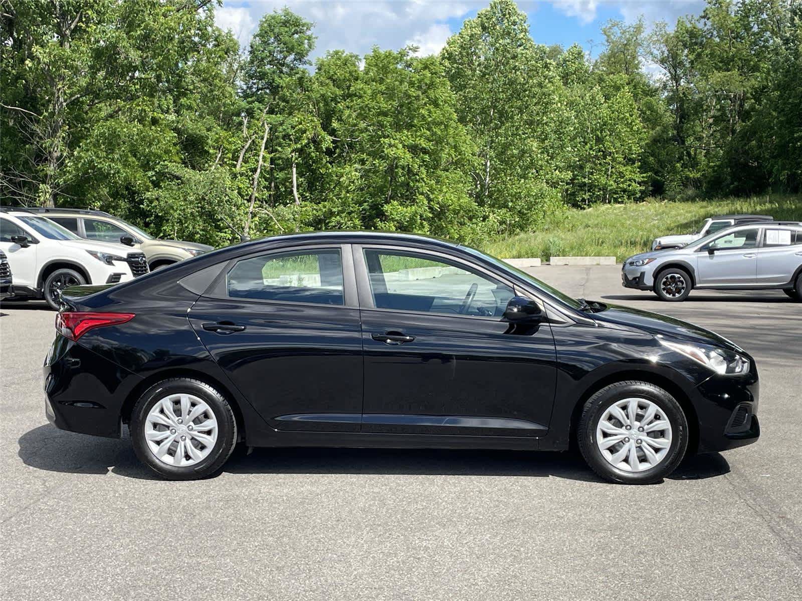 Used 2022 Hyundai Accent SE w/ Cargo Package FWD image 6