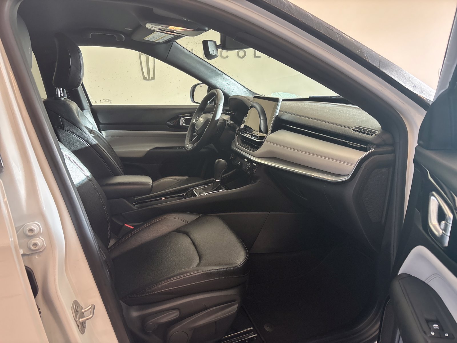 Used 2024 Jeep Compass Limited AWD/4WD image 7