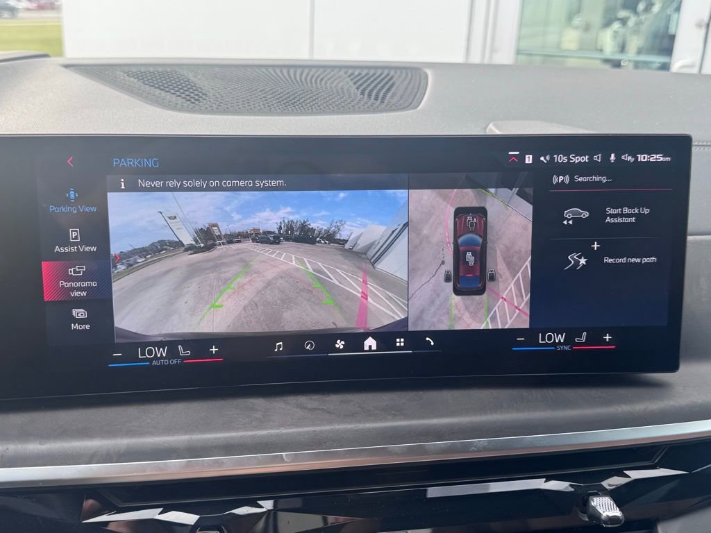 Used 2025 BMW X6 M60i w/ Parking Assistance Package image 26