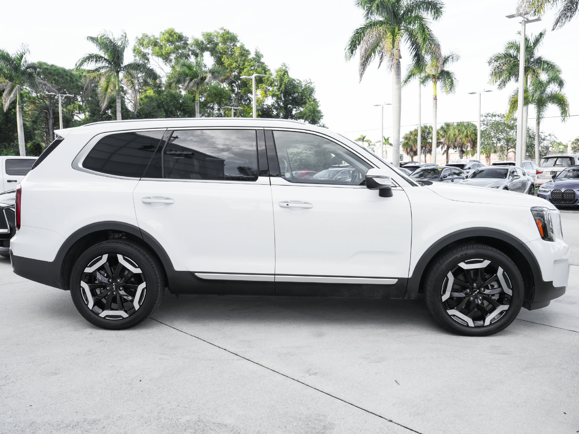 Used 2025 Kia Telluride S FWD image 23