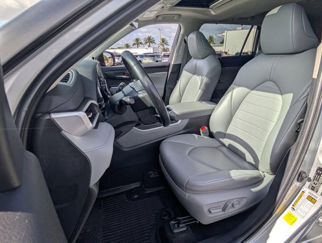 Used 2022 Toyota Highlander XLE image 7