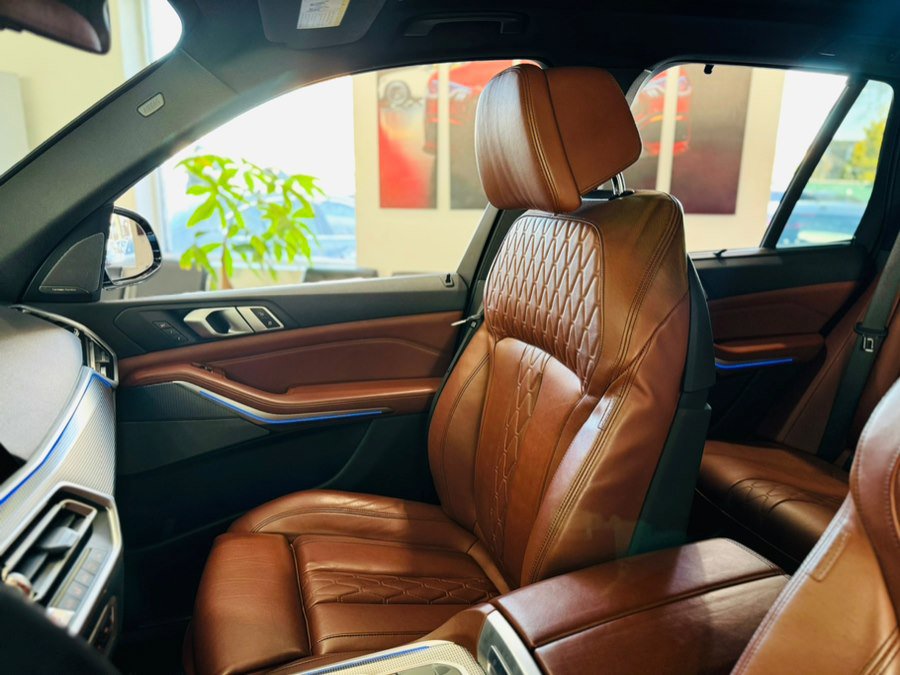 Used 2019 BMW X5 xDrive50i w/ M Sport Package image 16