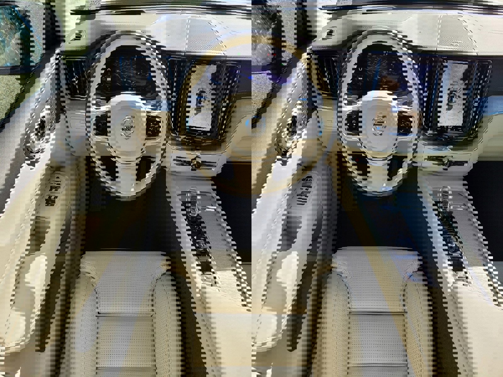 Certified 2024 Volvo XC60 T8 Ultimate w/ Protection Package Premier image 14