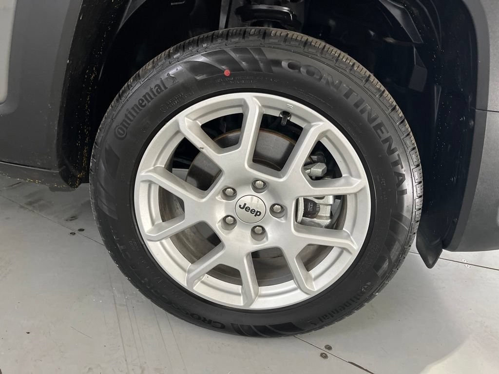 Used 2023 Jeep Renegade Latitude AWD/4WD image 16