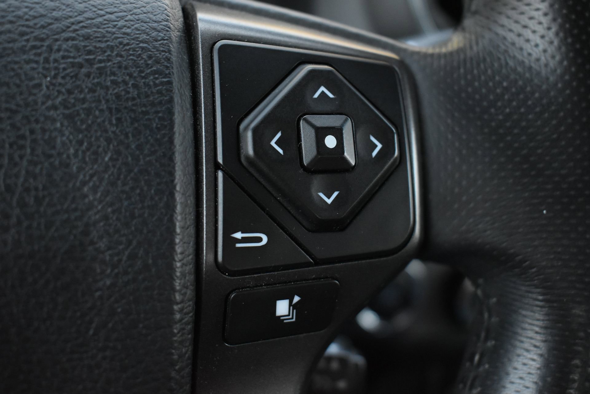 Used 2017 Toyota Tacoma TRD Sport w/ Premium & Technology Package image 20
