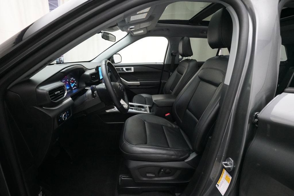 Used 2023 Ford Explorer XLT w/ Equipment Group 202A AWD/4WD image 7