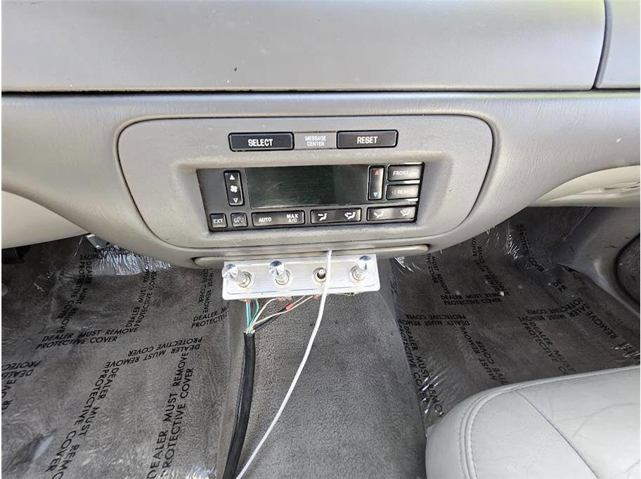 Used 1999 Lincoln Town Car Executive image 21