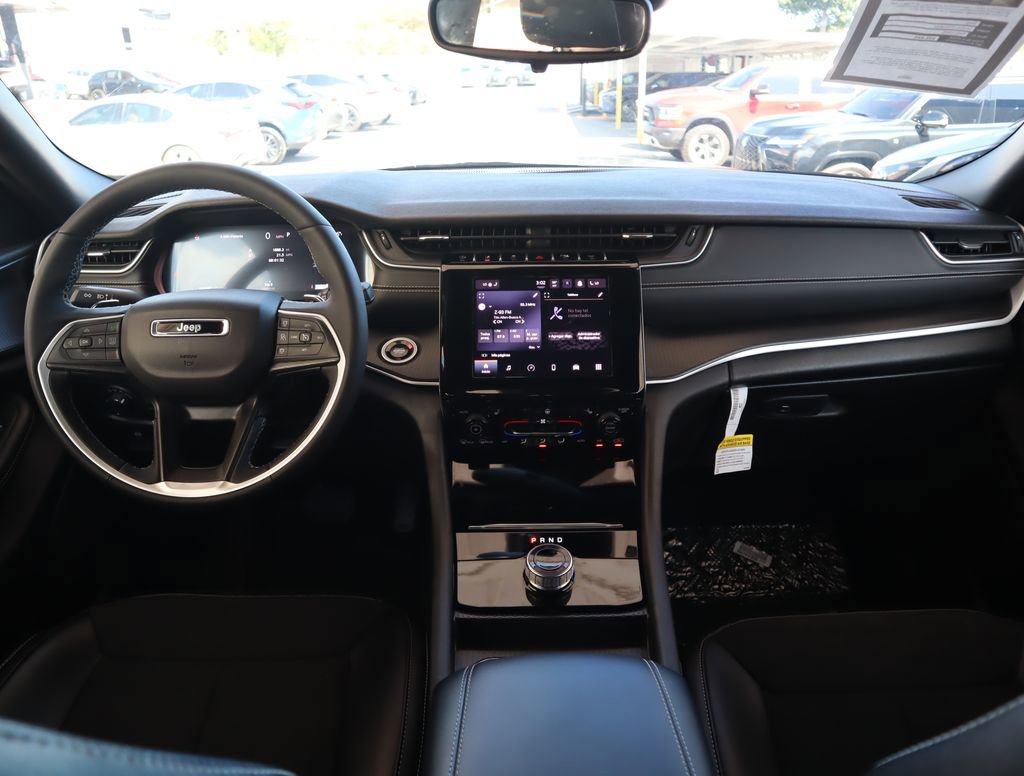 Used 2024 Jeep Grand Cherokee Altitude RWD image 33