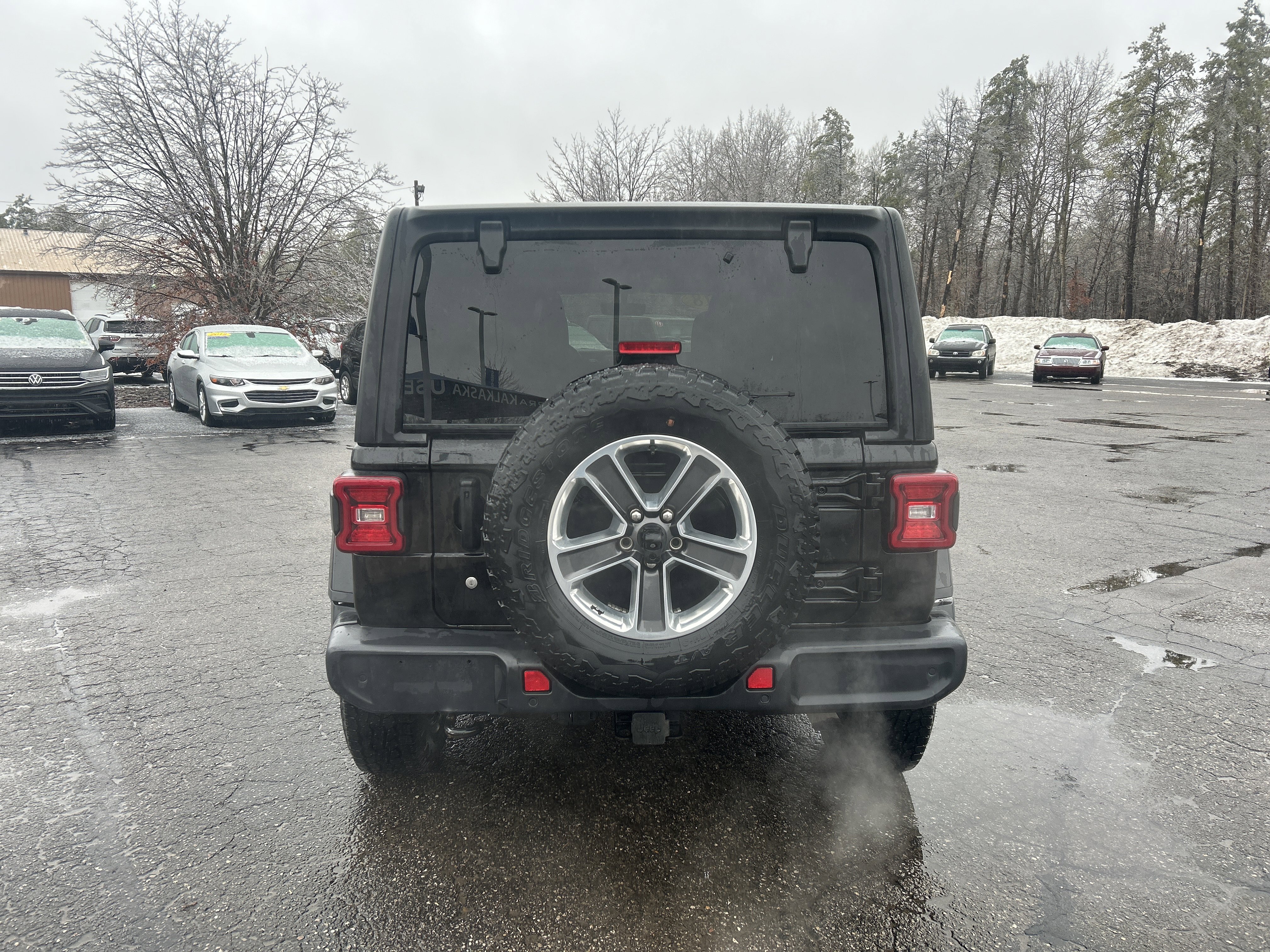 Used 2018 Jeep Wrangler Unlimited Sahara image 4