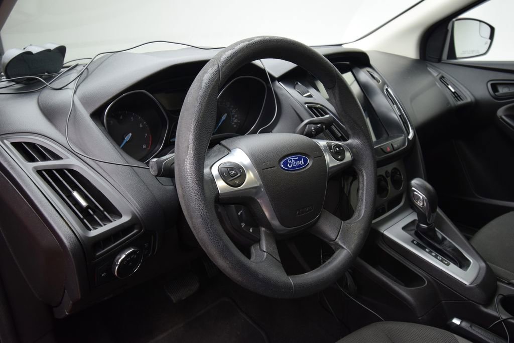Used 2012 Ford Focus SE w/ SE Winter Pkg image 11
