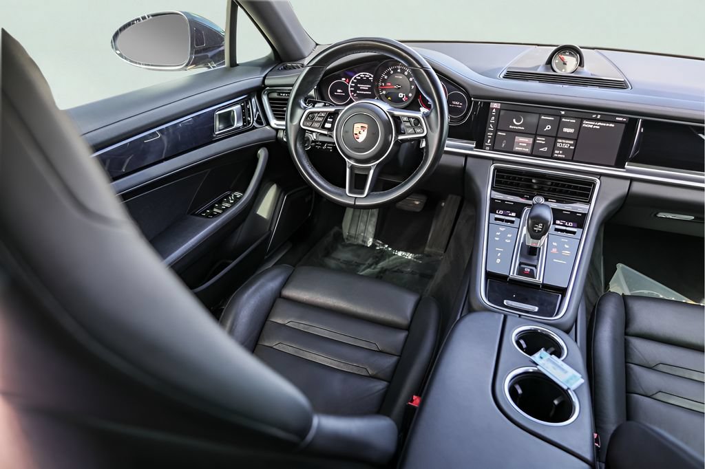 Used 2017 Porsche Panamera 4 AWD/4WD image 28