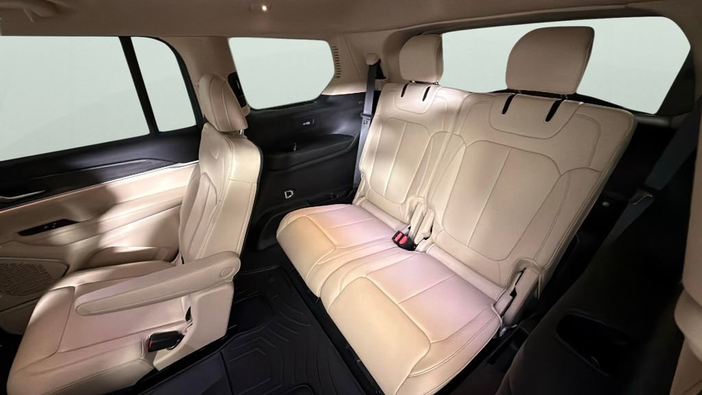 Used 2022 Jeep Grand Cherokee L Limited w/ Black Appearance Package image 26