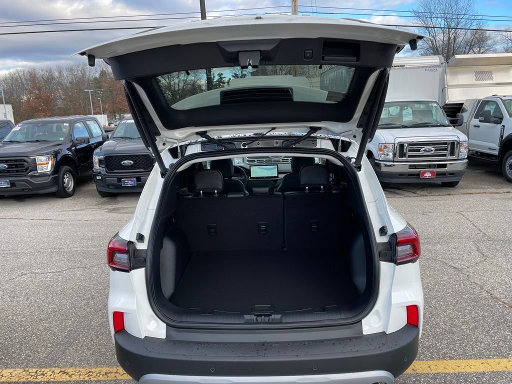 New 2026 Ford Escape SE w/ Class II Trailer Tow Package FWD image 22
