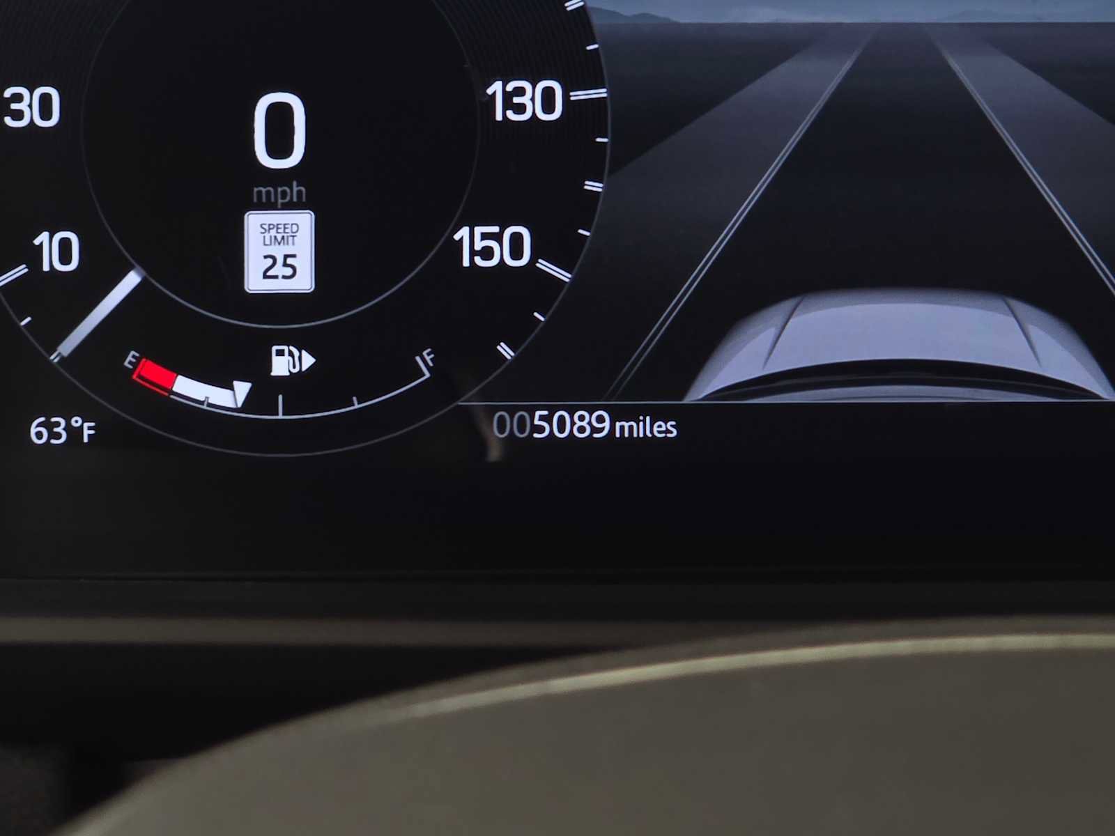 Used 2025 Land Rover Discovery S image 27