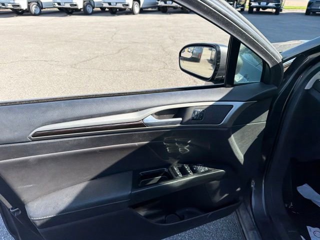 Used 2016 Ford Fusion SE w/ Equipment Group 202A FWD image 22