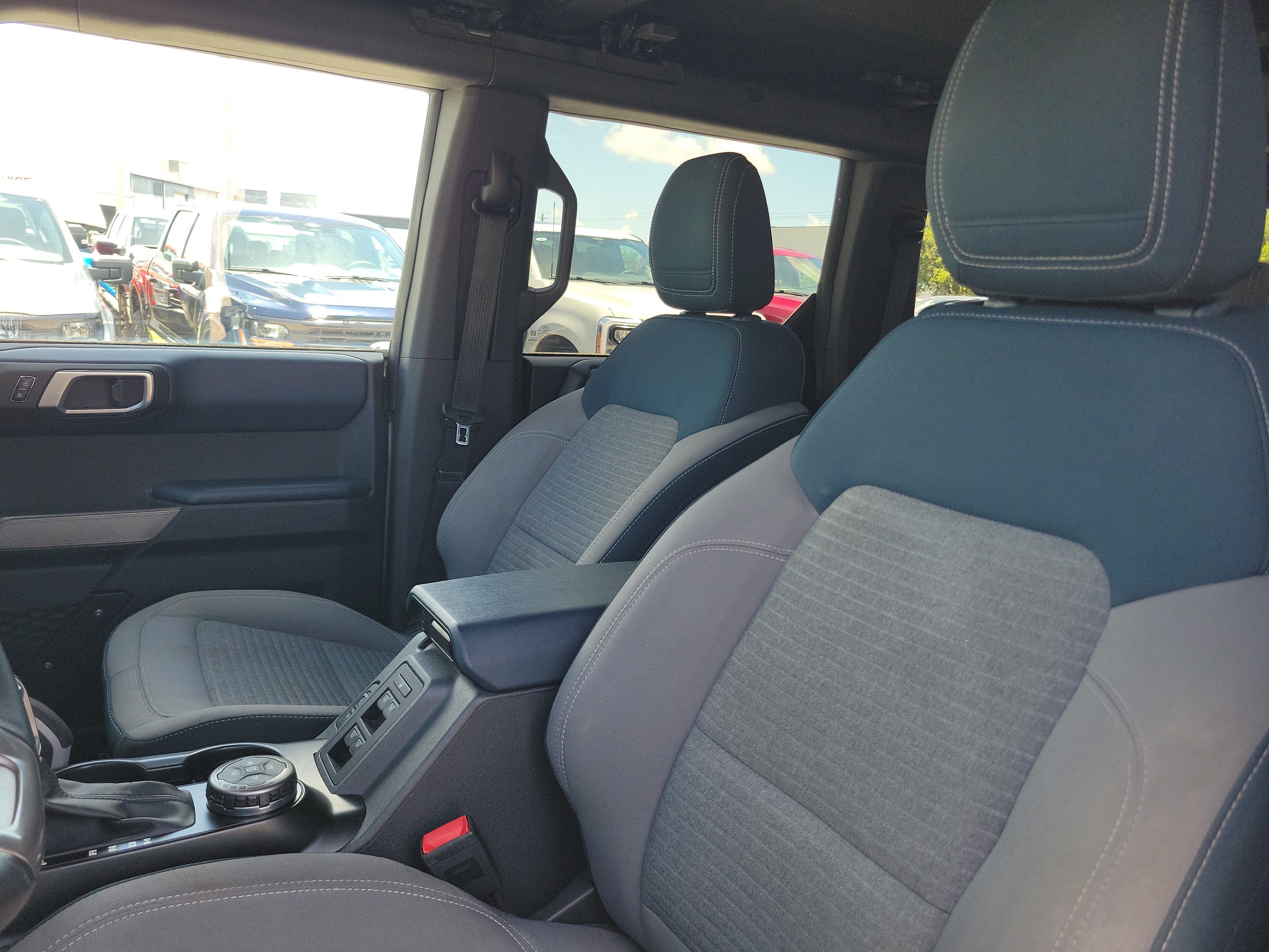 Used 2023 Ford Bronco Outer Banks AWD/4WD image 12