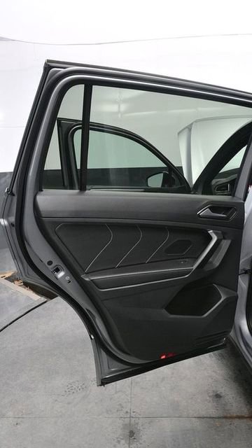 Used 2023 Volkswagen Tiguan SE R-Line AWD/4WD image 19