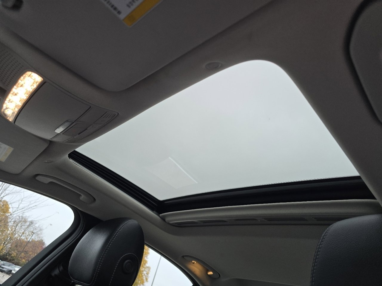 Used 2020 Mercedes-Benz C 300 4MATIC Sedan image 3