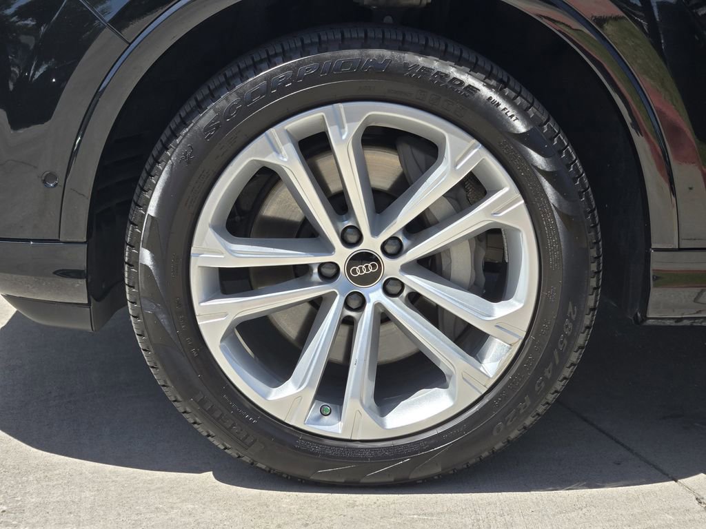 Certified 2025 Audi Q7 3.0T Premium Plus image 13