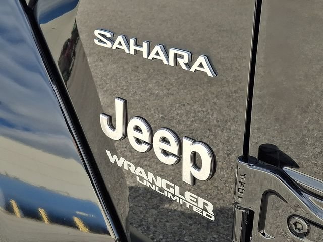Used 2022 Jeep Wrangler Unlimited Sahara w/ Cold Weather Group AWD/4WD image 30