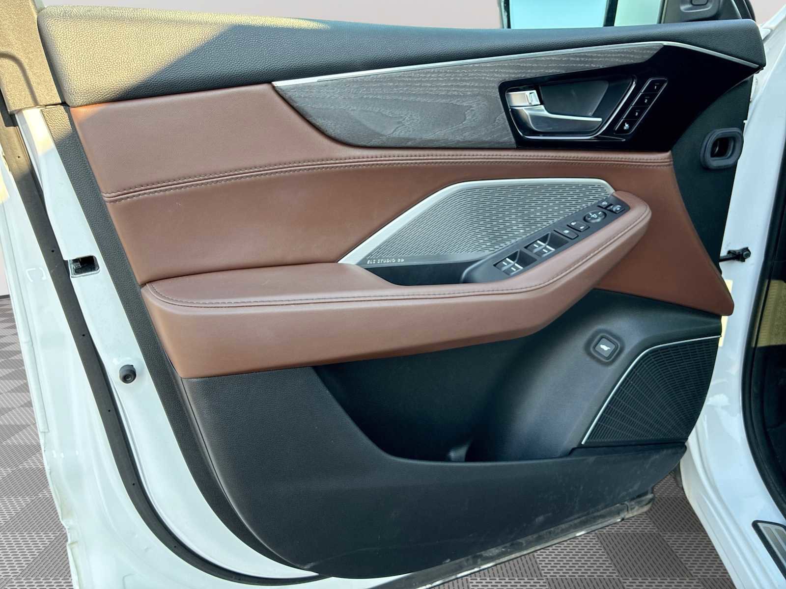 Used 2023 Acura MDX SH-AWD w/ Advance Package image 23