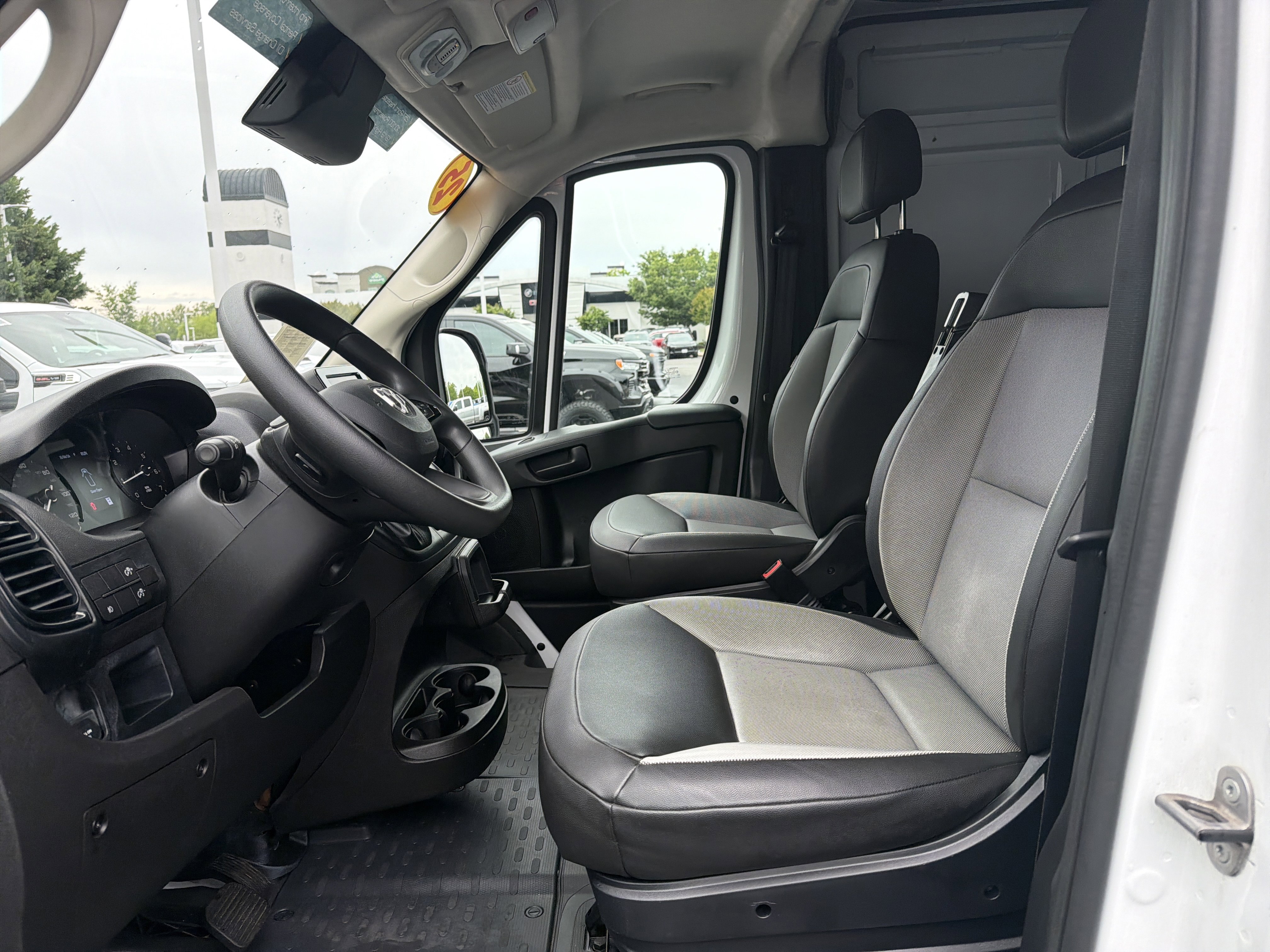 Used 2025 RAM ProMaster 2500 w/ Convenience Group FWD image 16