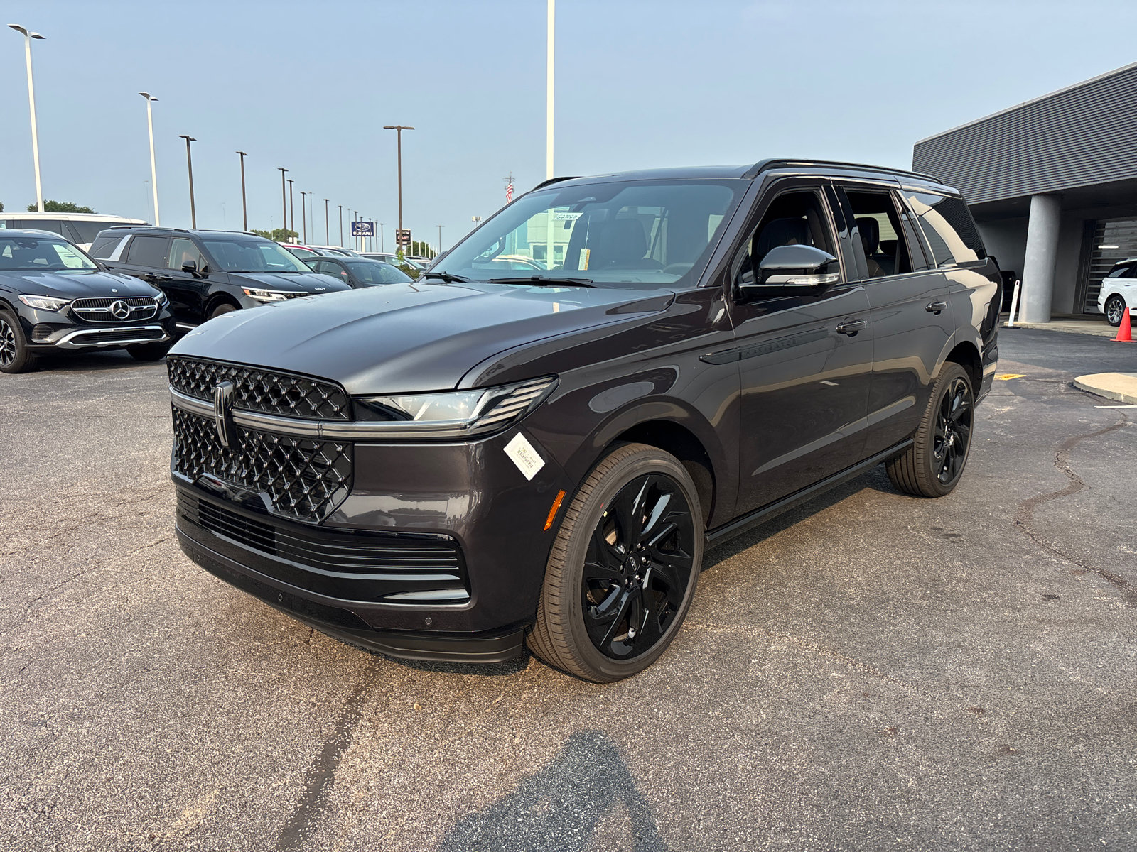New 2027 Lincoln Navigator Reserve w/ Jet Appearance Package AWD/4WD image 3