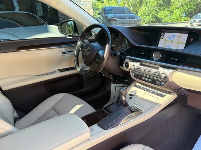 Used 2018 Lexus ES 350 w/ Luxury Package w/Wood Trim FWD image 32