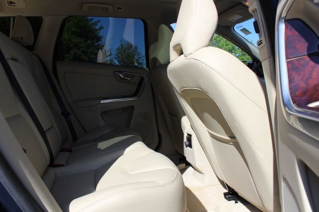 Used 2015 Volvo XC60 T6 w/ Proximity Package AWD/4WD image 16