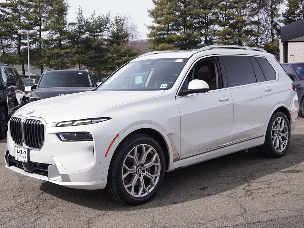 Used 2023 BMW X7 xDrive40i w/ Premium Package image 10