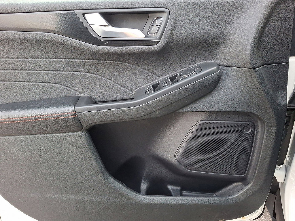 Certified 2022 Ford Escape SEL w/ SEL Stealth AWD Package image 10