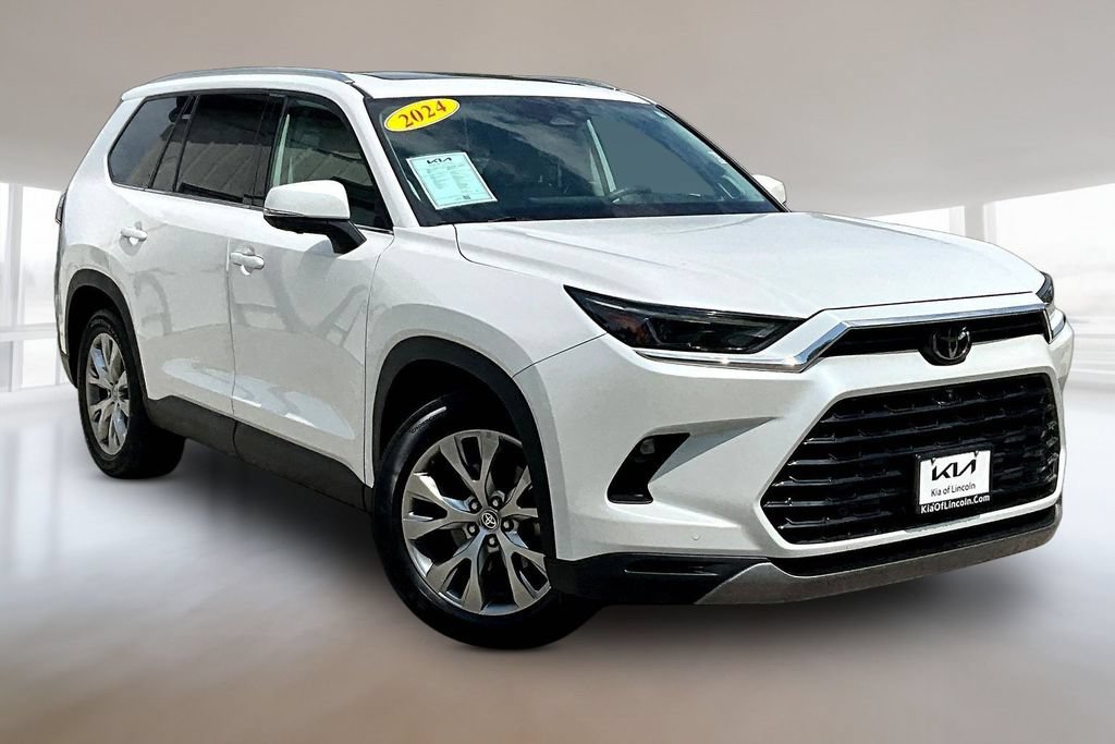 Used 2024 Toyota Grand Highlander AWD image 3