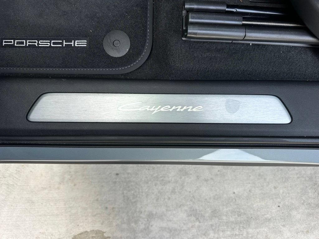 Certified 2026 Porsche Cayenne E-Hybrid Coupe AWD/4WD image 20