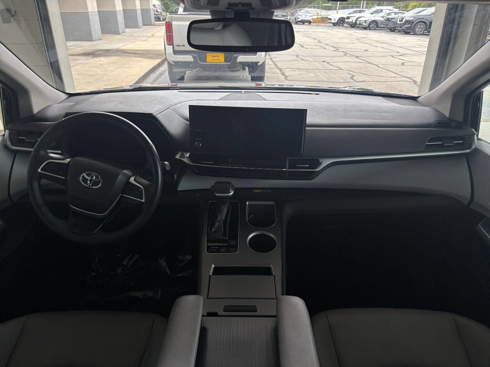 Used 2025 Toyota Sienna XLE FWD image 35