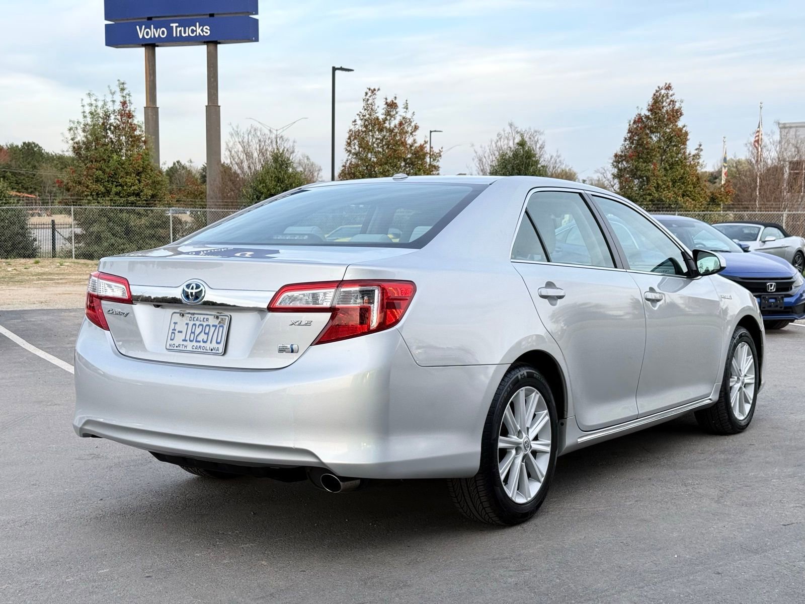 Used 2013 Toyota Camry XLE w/ Convenience Pkg image 7