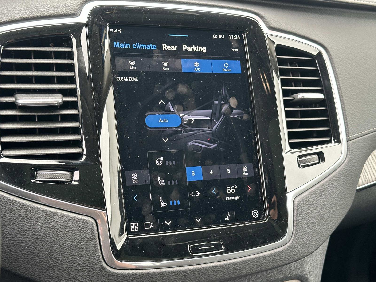 Certified 2024 Volvo XC90 B6 Ultimate w/ Lounge Package image 12