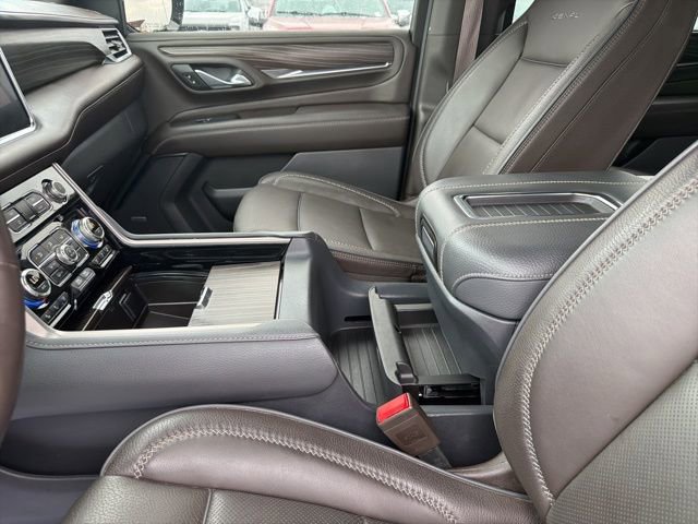 Used 2024 GMC Yukon XL Denali w/ Denali Reserve Package image 10