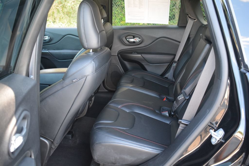 Used 2022 Jeep Cherokee Trailhawk AWD/4WD image 20