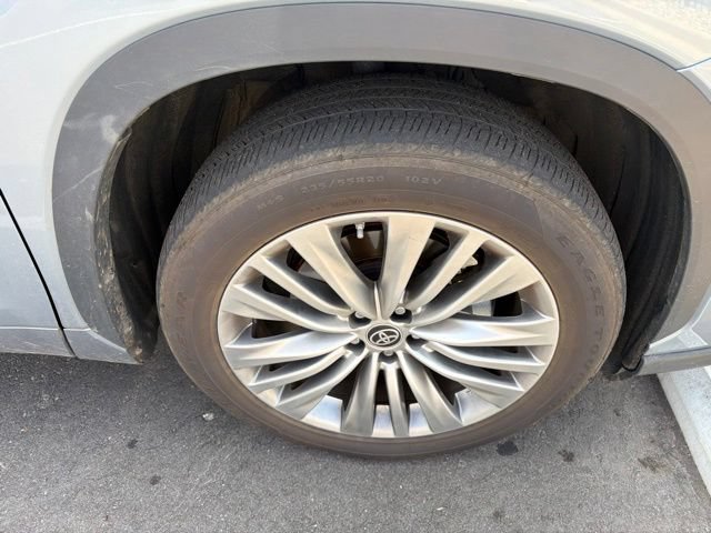 Used 2023 Toyota Highlander Platinum FWD image 12