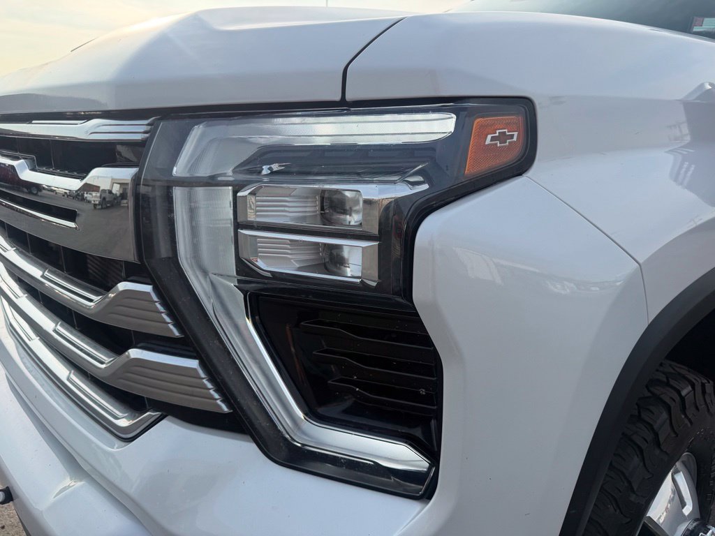 Used 2024 Chevrolet Silverado 3500 High Country w/ High Country Premium Package AWD/4WD image 11