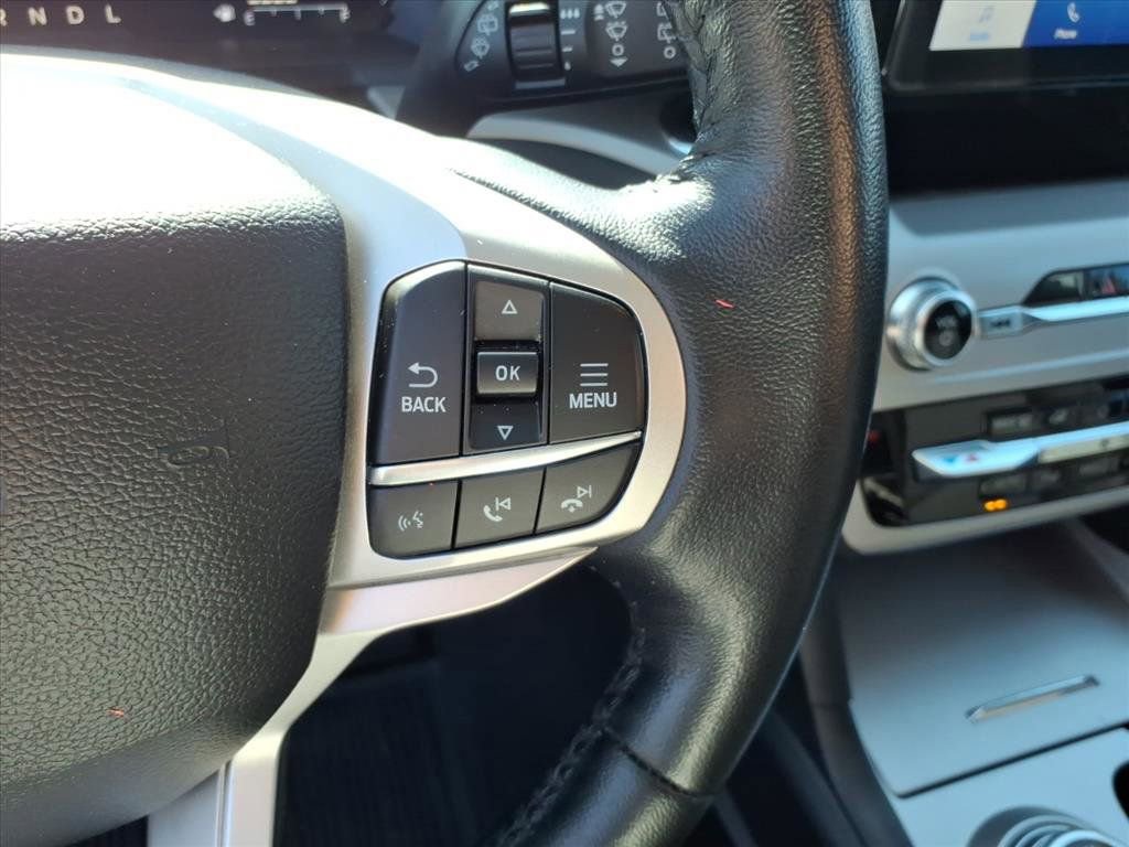 Used 2023 Ford Explorer XLT AWD/4WD image 30