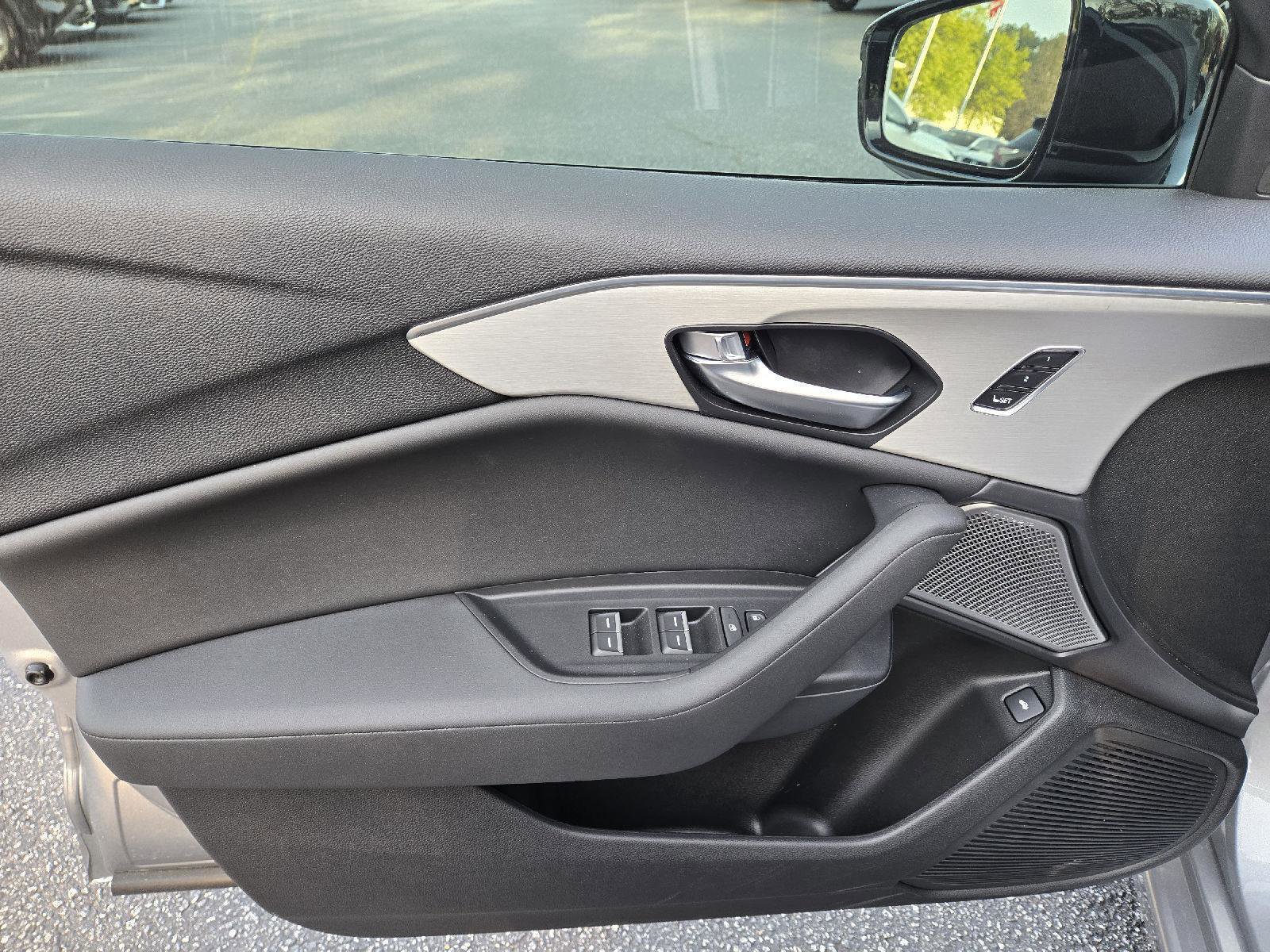 Used 2025 Acura TLX w/ Technology Package image 9