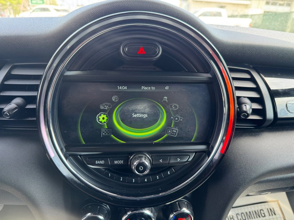 Used 2017 MINI Cooper 4-Door Hardtop image 21