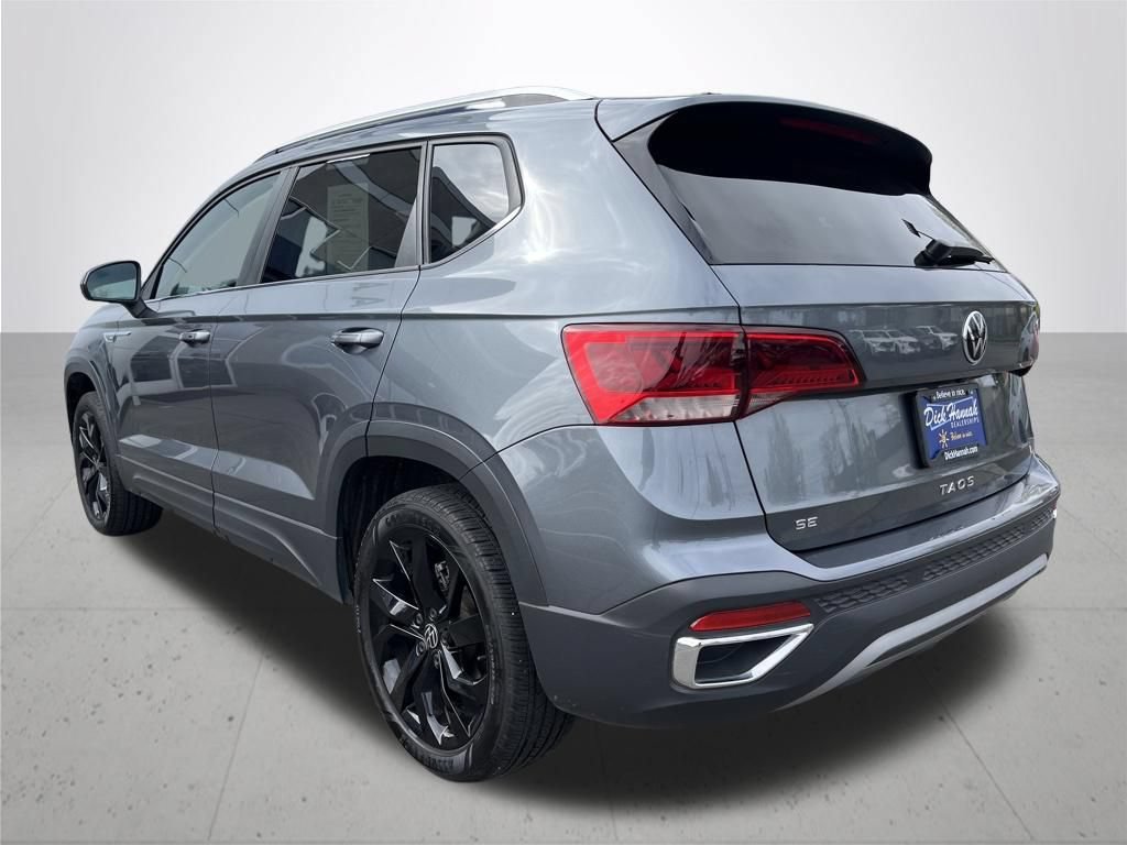 Used 2023 Volkswagen Taos SE w/ Panoramic Sunroof Package FWD image 7
