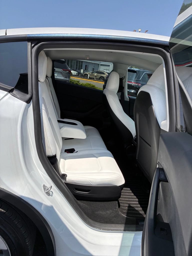 Used 2024 Tesla Model Y Long Range AWD/4WD image 24