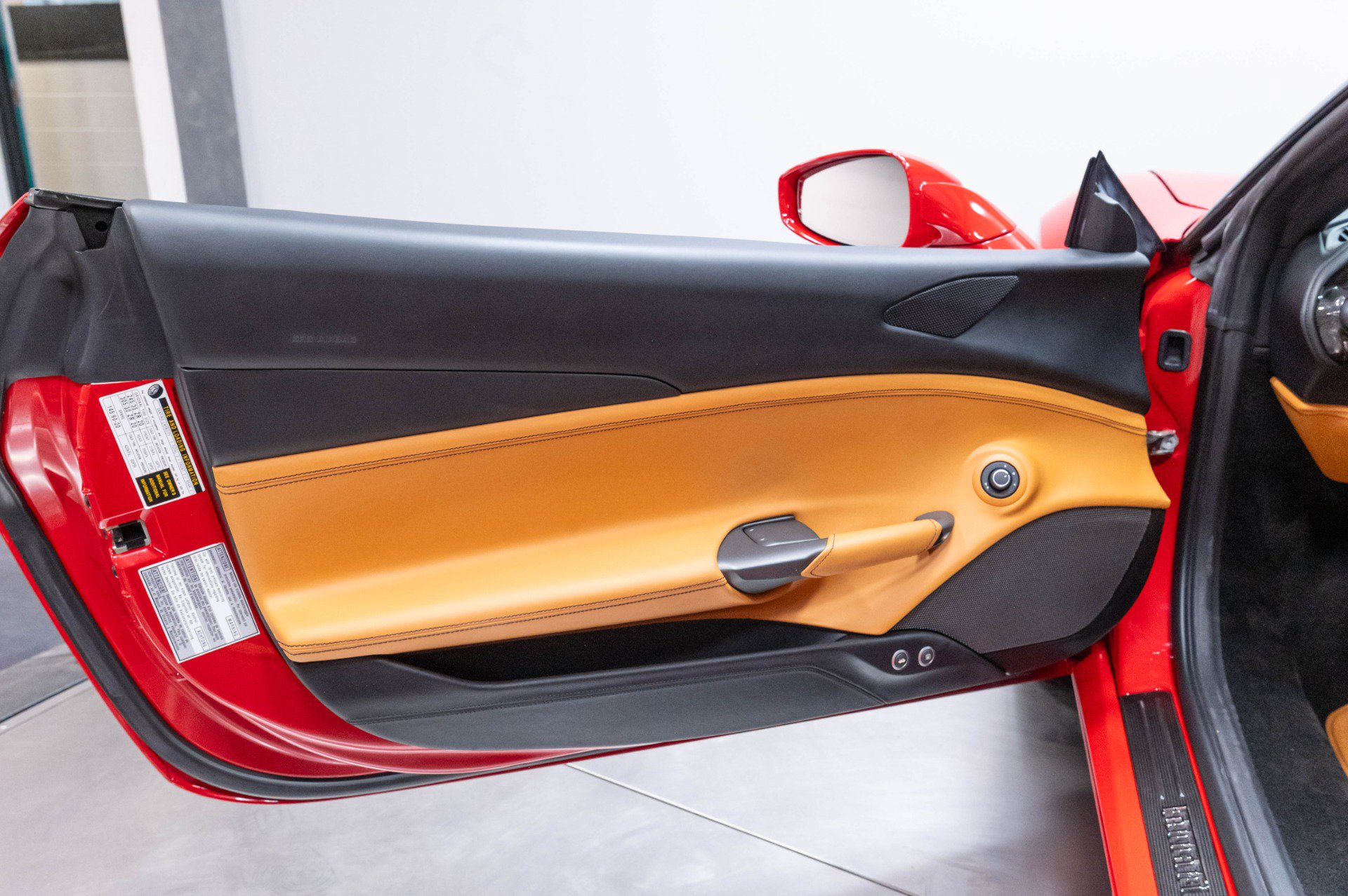 Used 2016 Ferrari 488 GTB RWD image 6