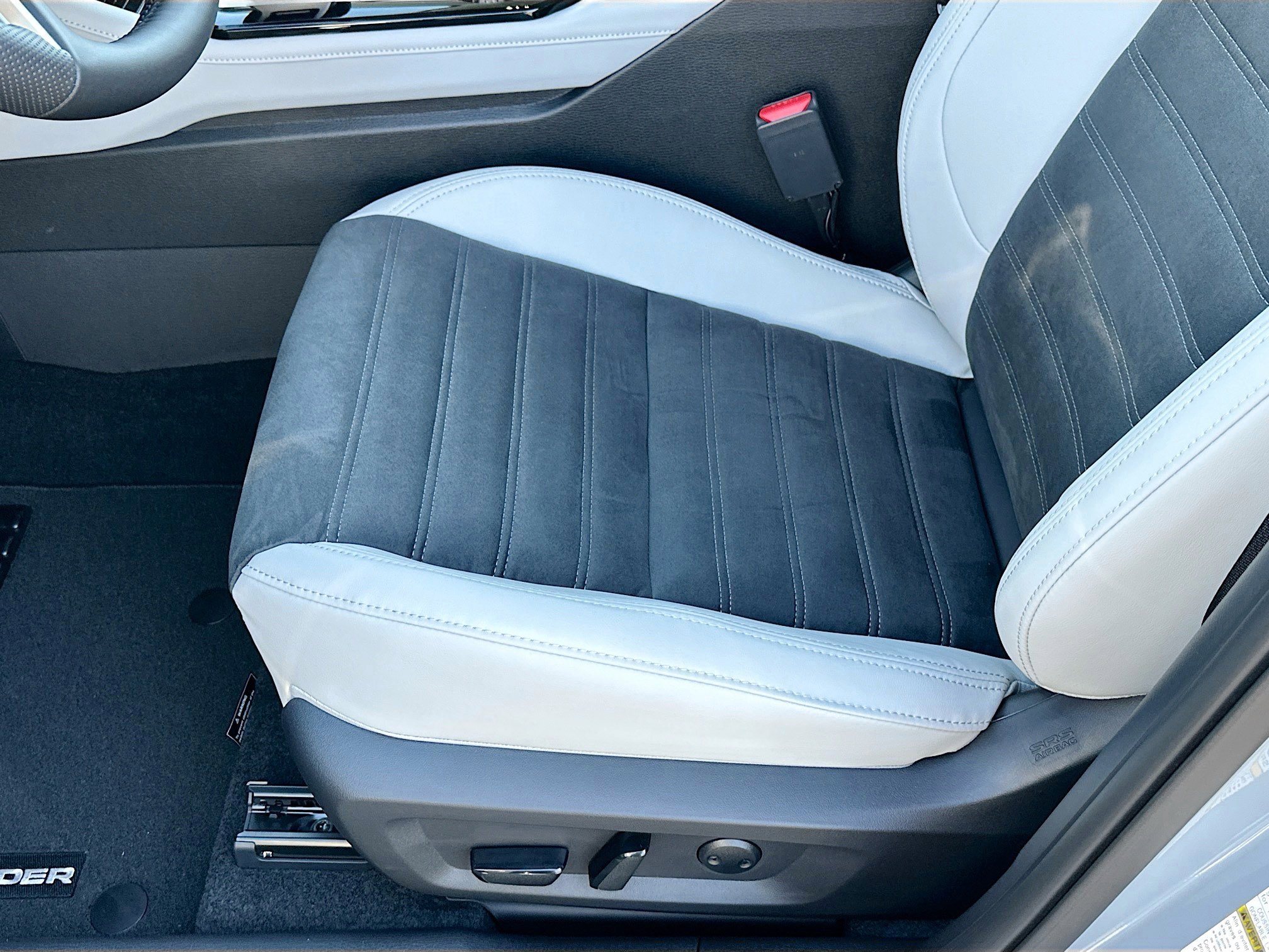 New 2026 Mitsubishi Outlander SE image 14