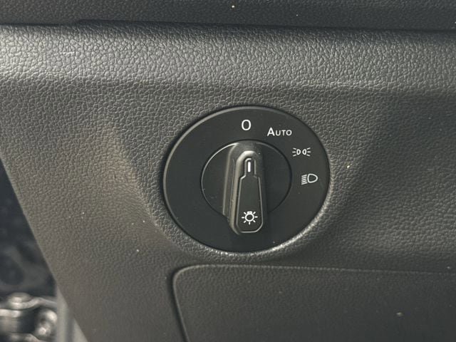 Used 2020 Volkswagen Jetta SE w/ SE Cold Weather Package FWD image 22