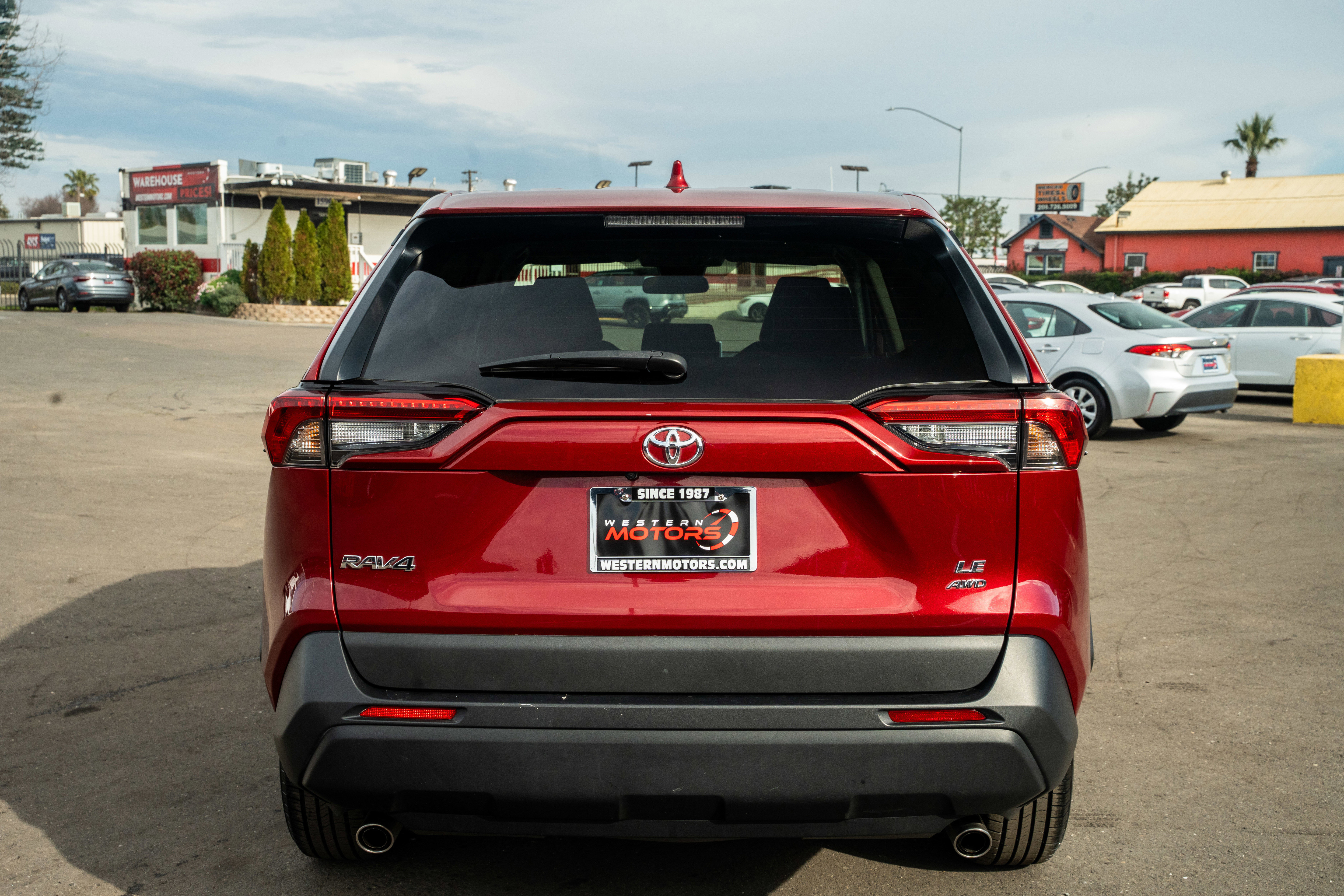 Used 2024 Toyota RAV4 LE image 9
